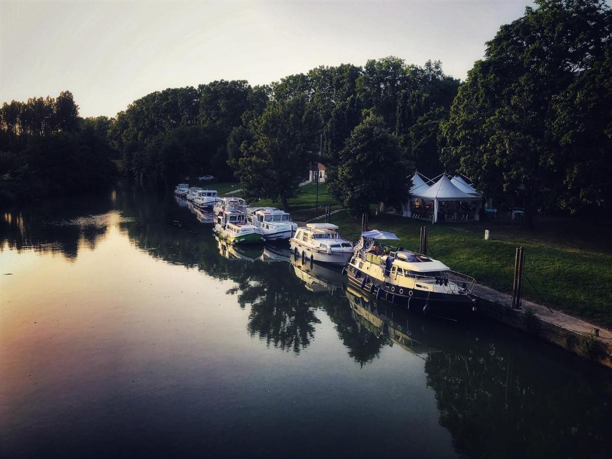 Valence-sur-Baïse Le Petit Cochon Bed & Breakfast エクステリア 写真
